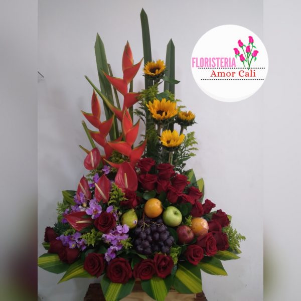Arreglo floral con frutas