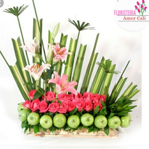 Arreglo floral con manzanas
