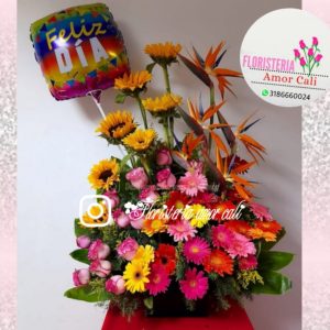 Arreglo floral fucsia y girasoles