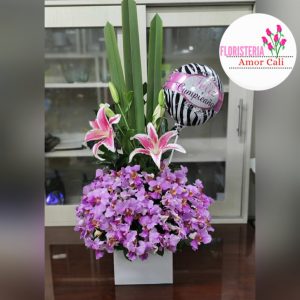 Arreglo floral lirios y orquídeas
