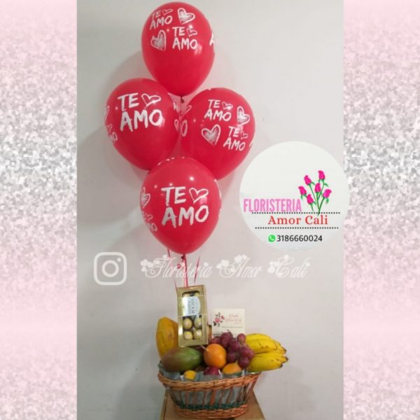 Arreglo floral chocolates globos y frutas