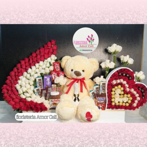 Arreglo floral especial con rosas peluche y chocolates
