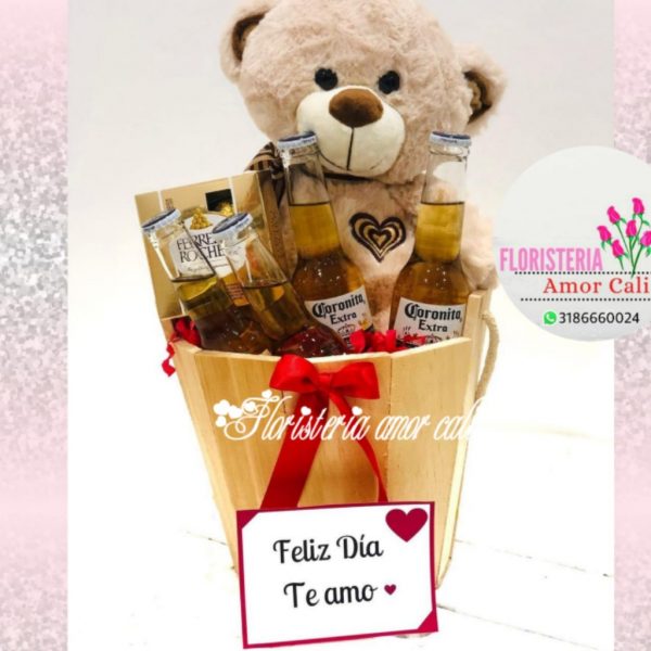 Arreglo floral peluche licor y chocolates