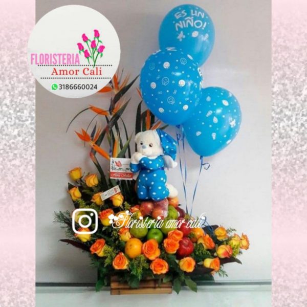 Arreglo floral rosas frutas peluche y globos