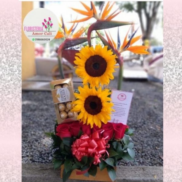 Arreglo floral rosas mas chocolates