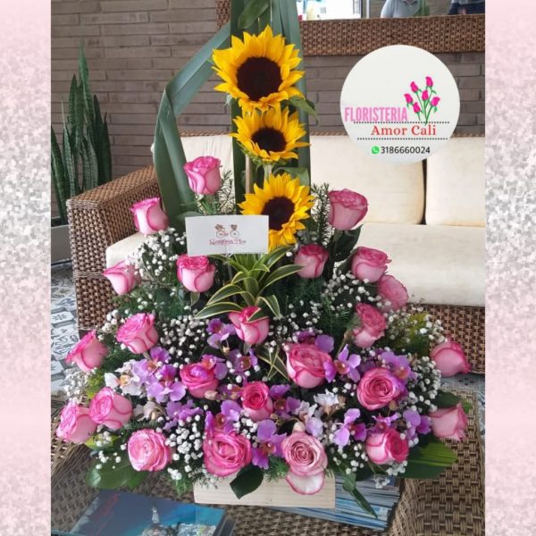 Arreglo floral con orquídeas