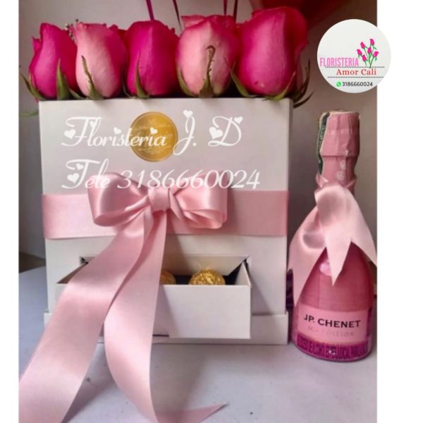 detalle floral ejecutivo con champagne
