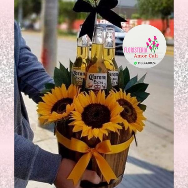 detalle floral y girasoles y cervezas