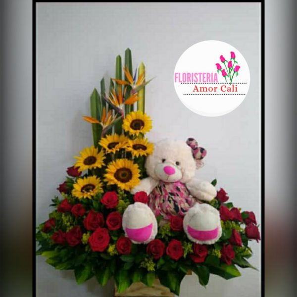 arreglo floral y peluche