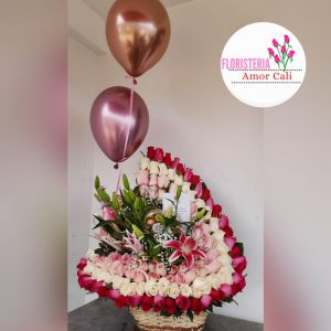 canasto colorido rosas y lirios