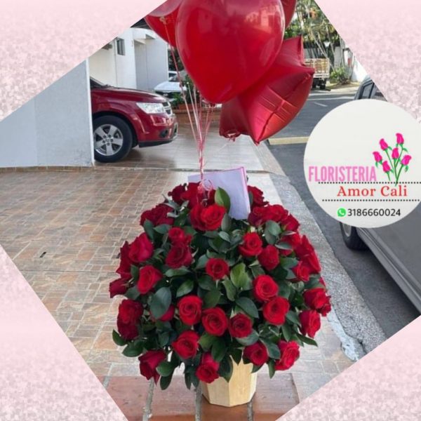 Ramo redondo rosas rojas y globos