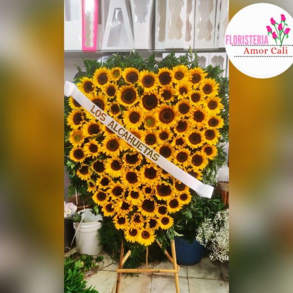 corazón fúnebre de girasoles