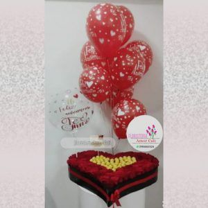 corazón de rosas y chocolates