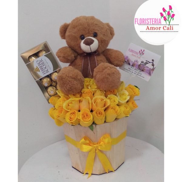 arreglo floral con peluche -