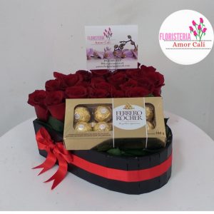 corazón de rosas y chocolates