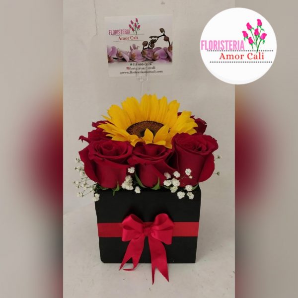 cubo de rosas y girasol