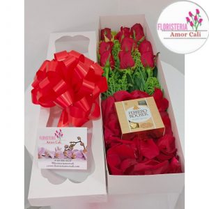 caja de rosas y chocolates