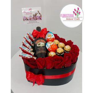 corazón de rosas y chocolates mas licor